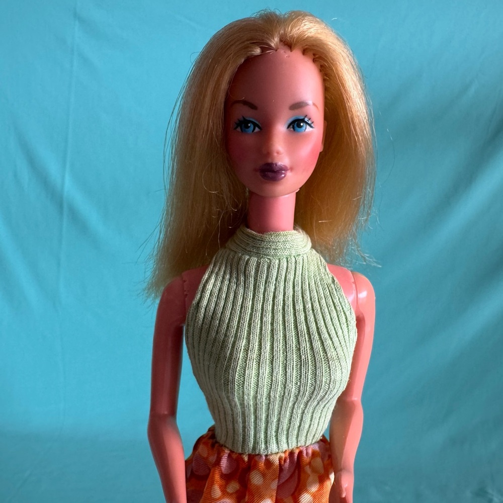 Vintage Kissing pouty lips Barbie